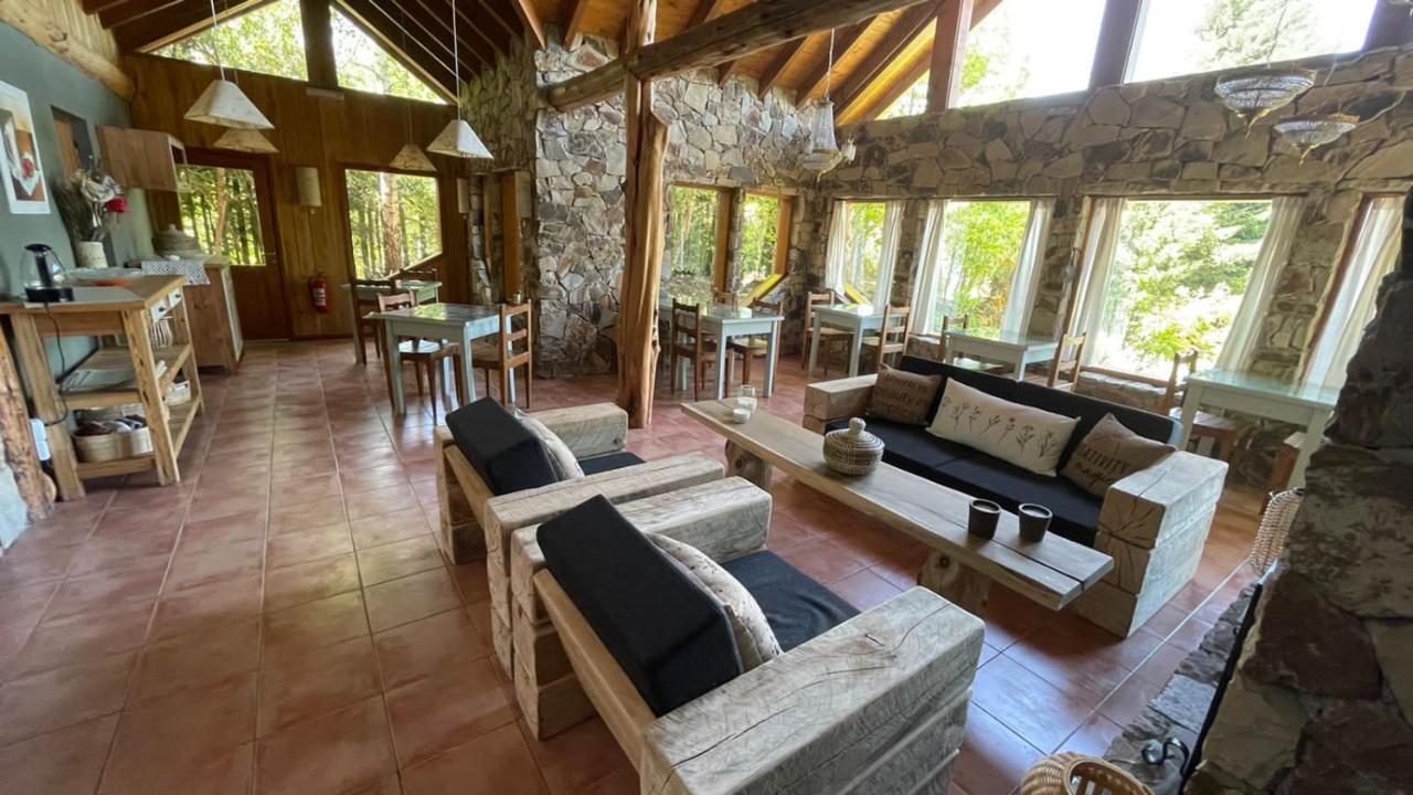 Hosteria Brisas Del Cerro Вилья-ла-Ангостура Экстерьер фото