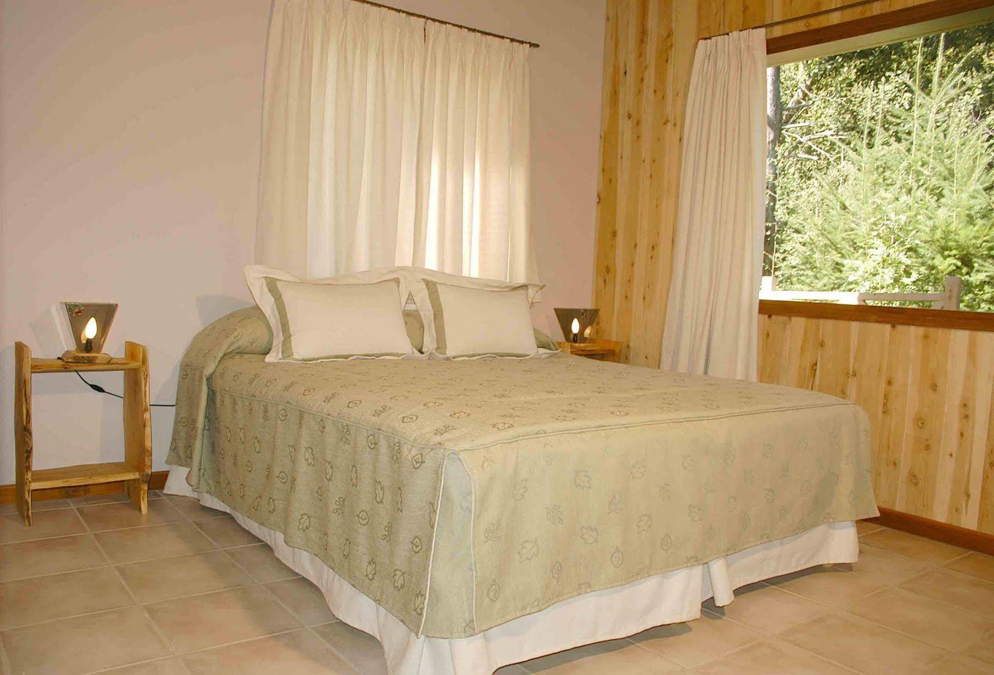 Hosteria Brisas Del Cerro Вилья-ла-Ангостура Экстерьер фото