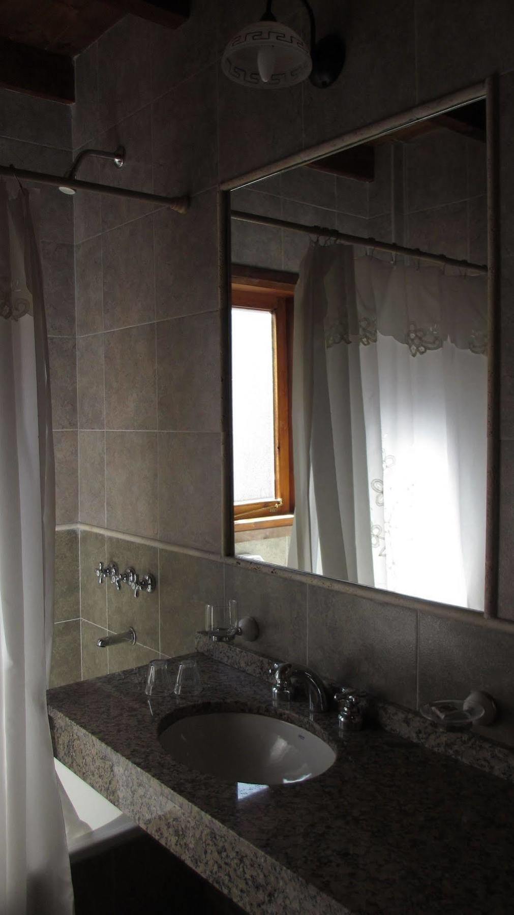 Hosteria Brisas Del Cerro Вилья-ла-Ангостура Экстерьер фото