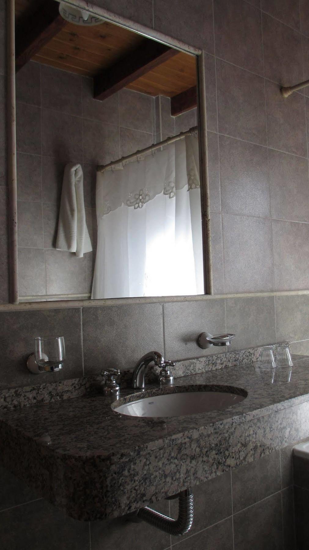 Hosteria Brisas Del Cerro Вилья-ла-Ангостура Экстерьер фото
