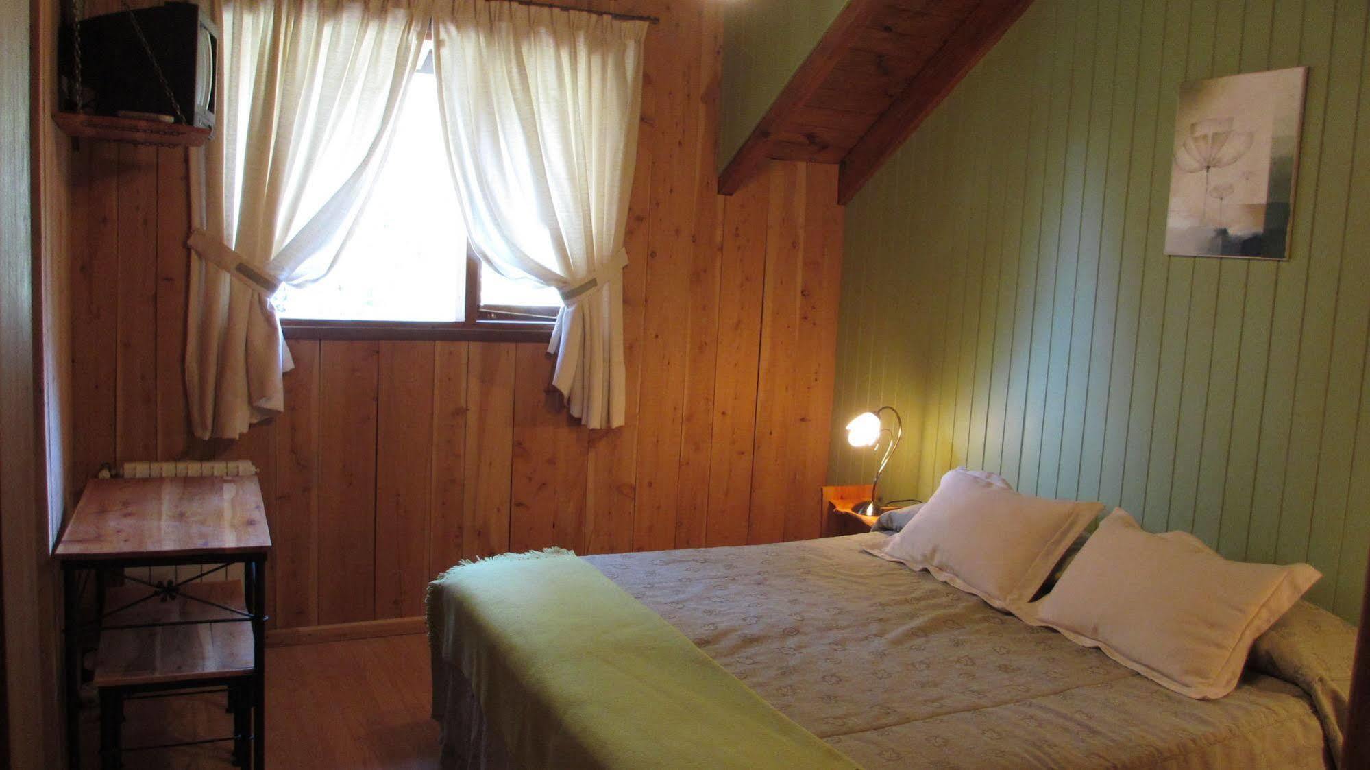 Hosteria Brisas Del Cerro Вилья-ла-Ангостура Экстерьер фото